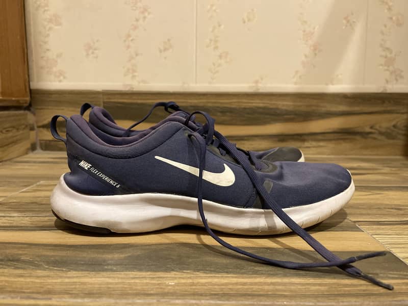 Nike FLEX EXPERIENCE 8 0