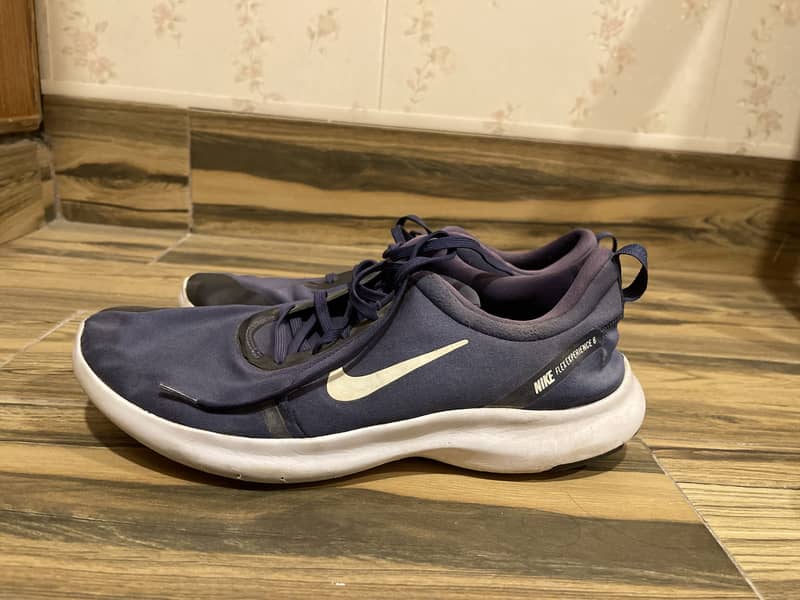 Nike FLEX EXPERIENCE 8 1