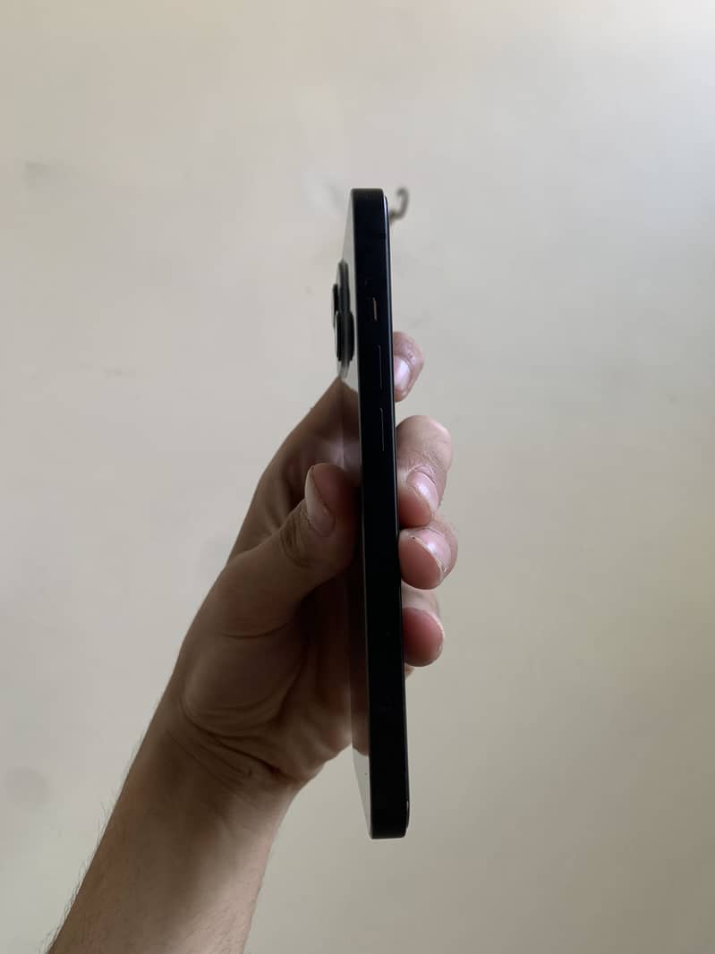 Apple iPhone 13 4
