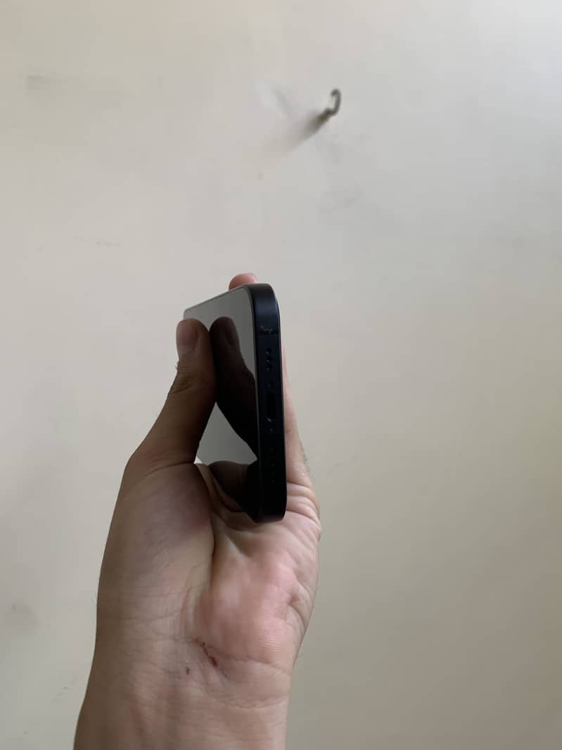 Apple iPhone 13 5