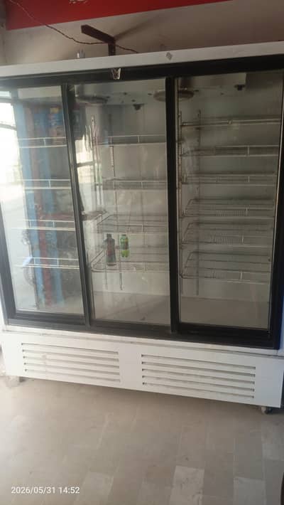 chiller three door