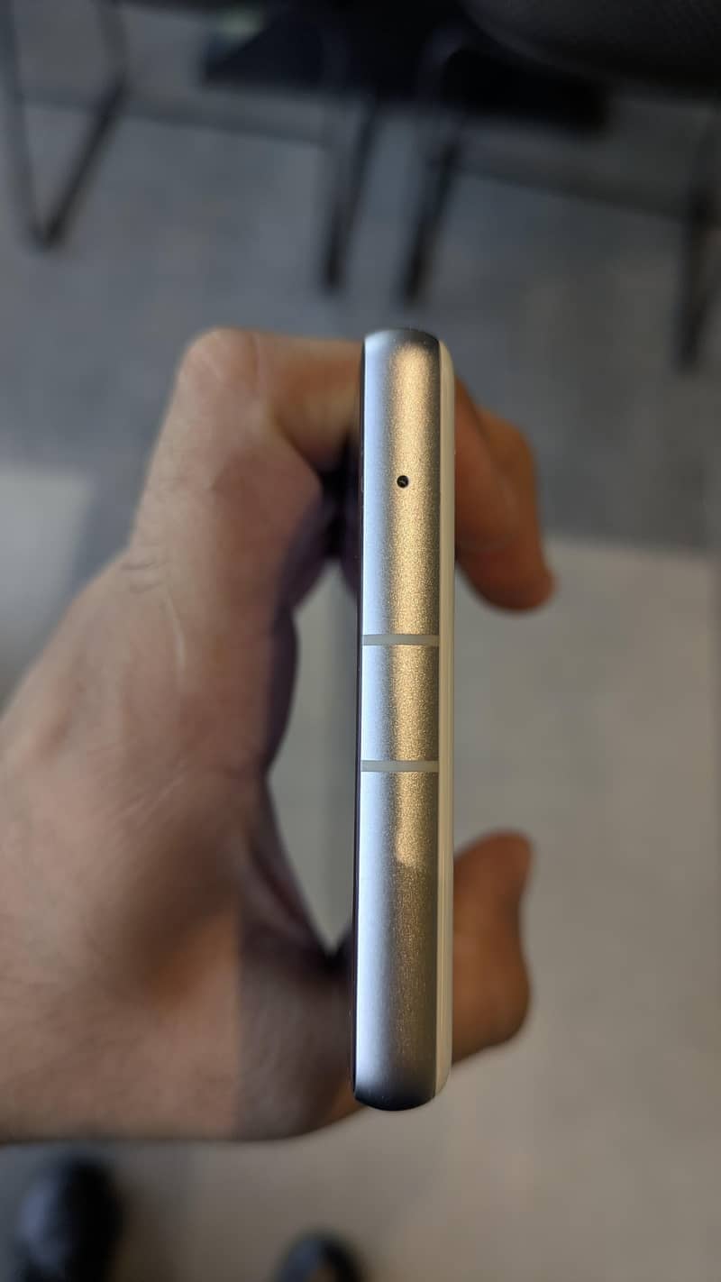 Google Pixel 7a 2