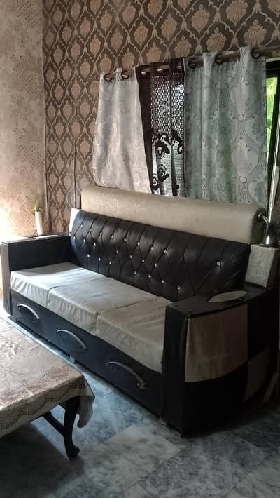 Leather sofa set in used condition 6 seater