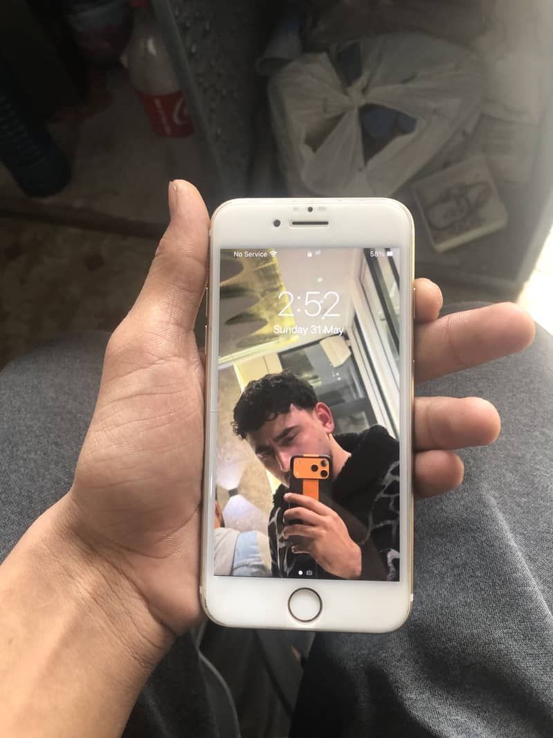 Apple iPhone 7 0