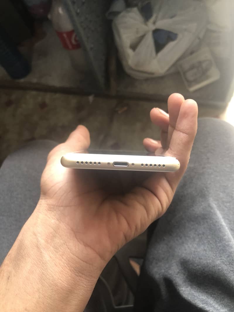 Apple iPhone 7 1