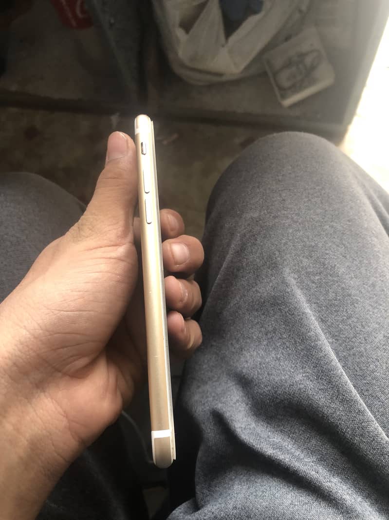 Apple iPhone 7 2