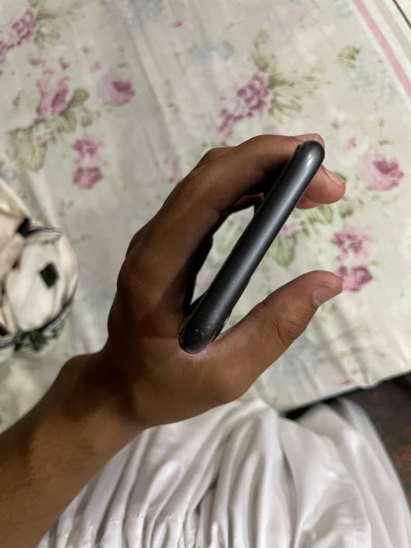 Apple iPhone 11 3