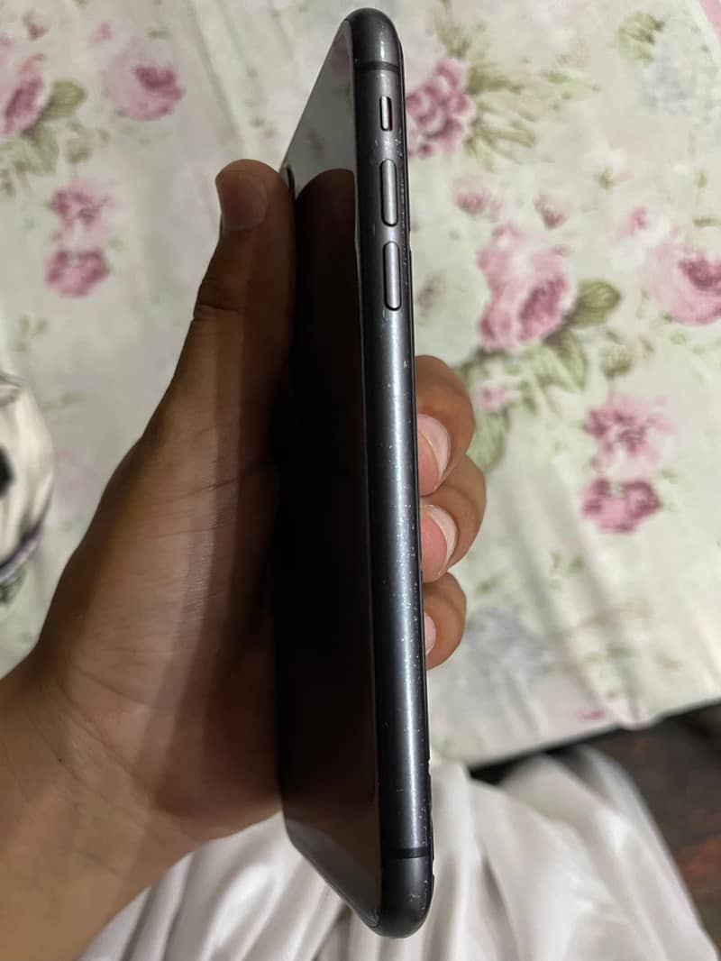 Apple iPhone 11 4