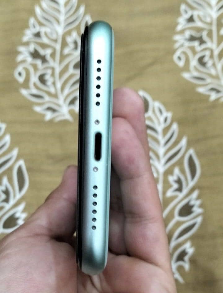 Apple iPhone 11 3