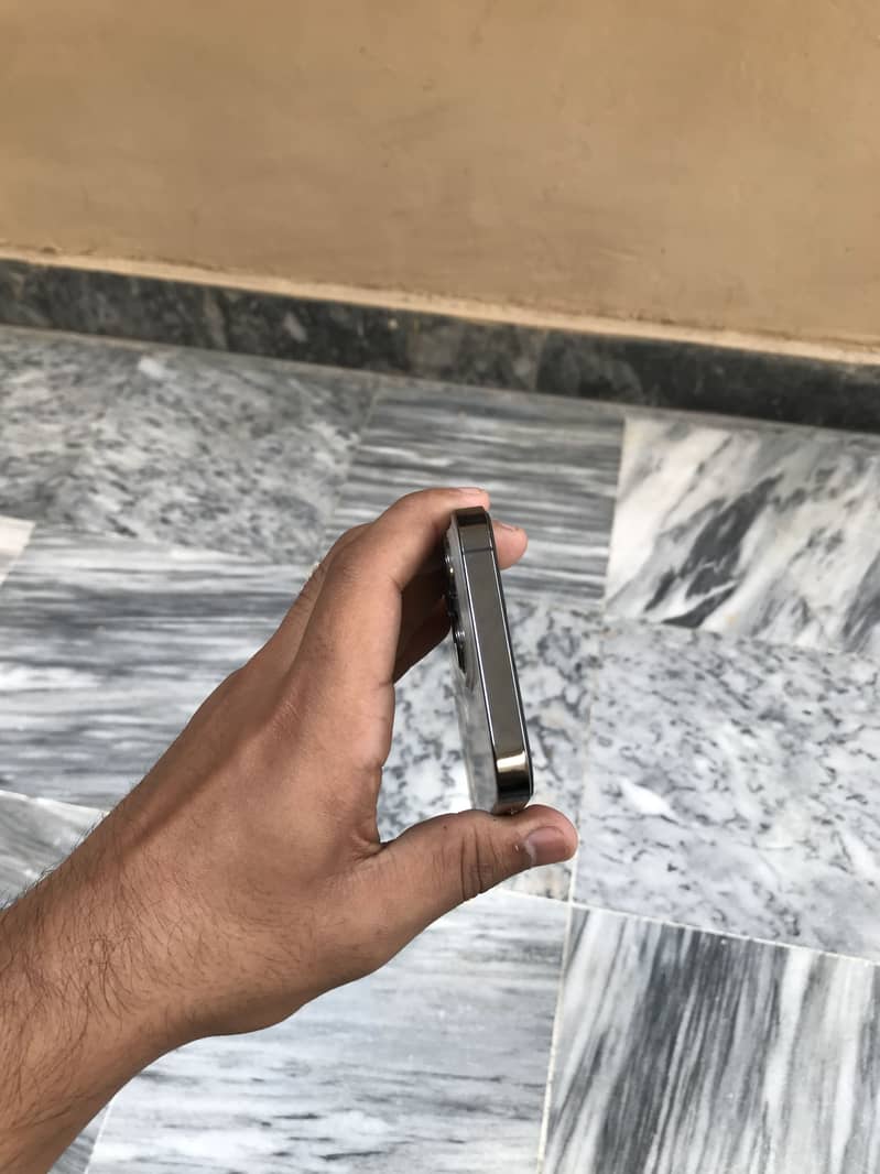 iPhone 13 Pro 2
