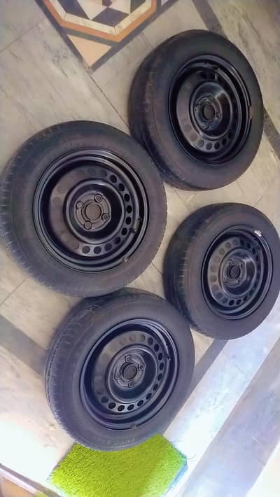 HONDA City size R15, Tyers with rims & wheel cup