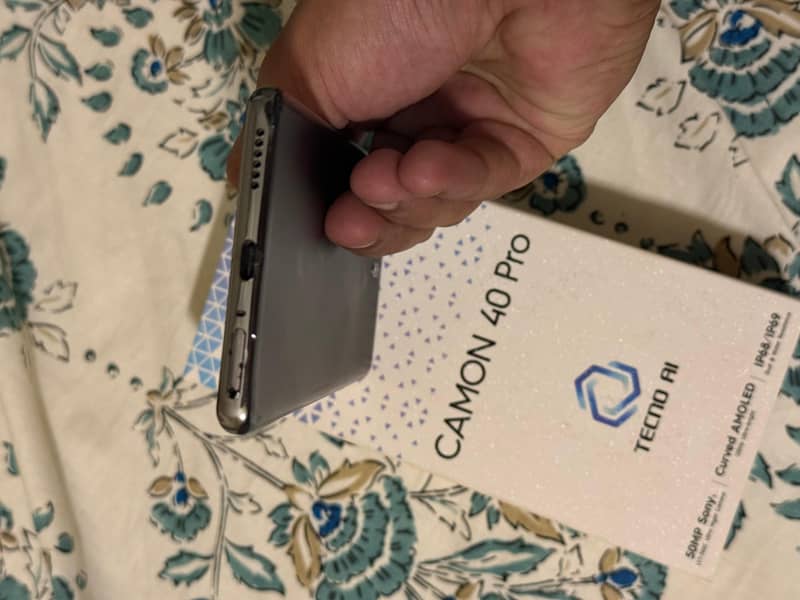 Tecno CAMON 40 Pro 8