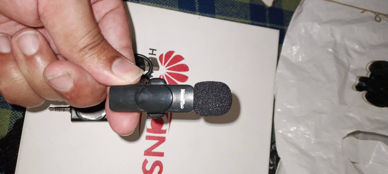 Wireless microphone 0
