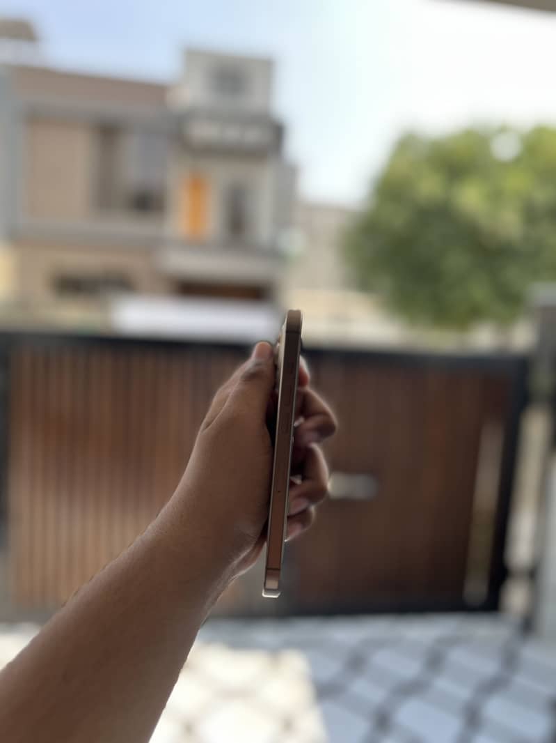 iPhone 16 Pro jv 1