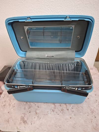 Cosmetic Storage box / Makeup Organizer Case