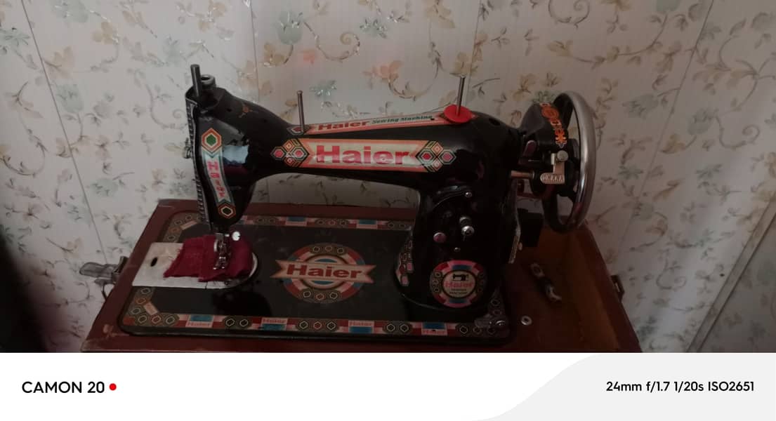 Sewing Machine with box 0