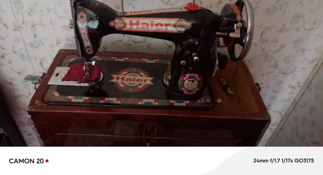 Sewing Machine with box 1