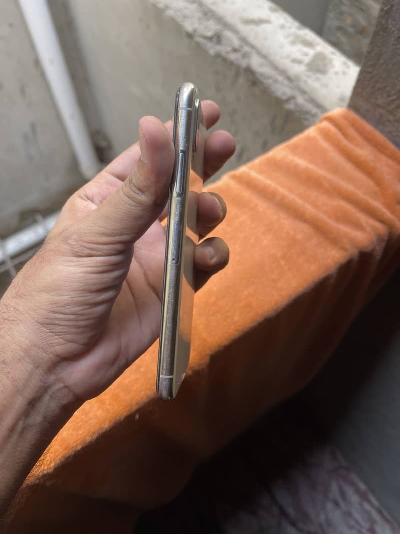 Apple iPhone X 3