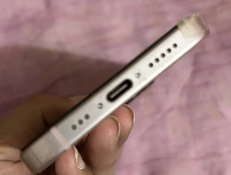 Apple iPhone 15 4