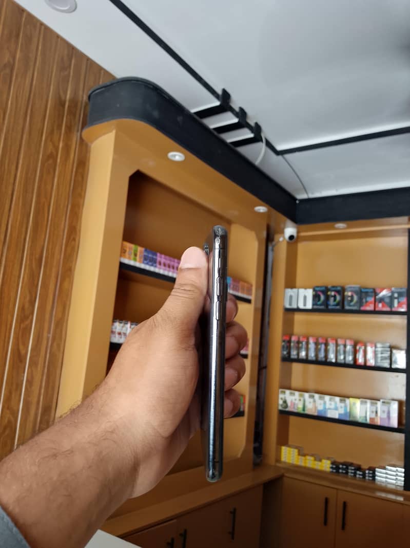 Apple iPhone X 0