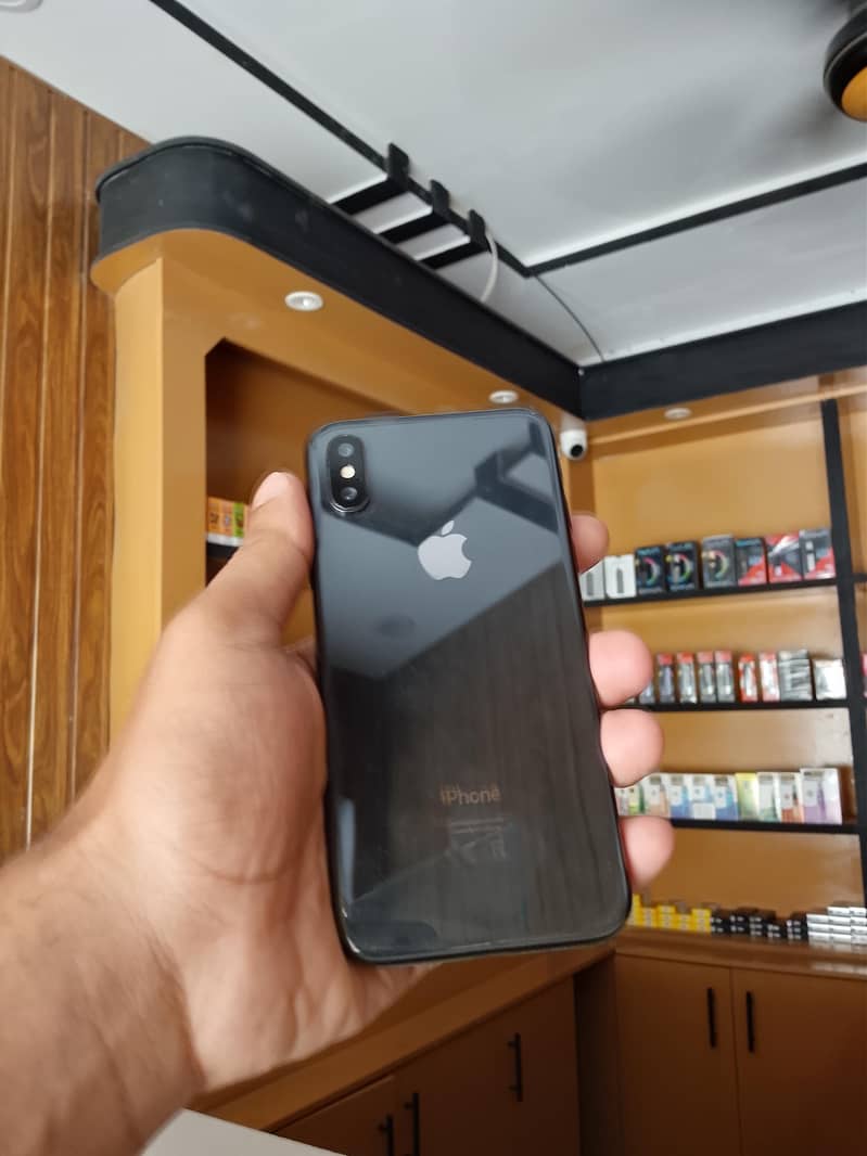 Apple iPhone X 4