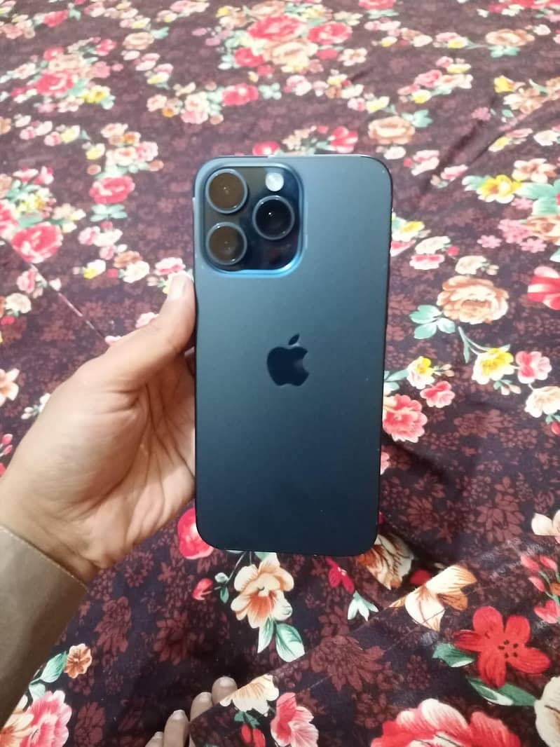 Apple iPhone 15 Pro Max 0