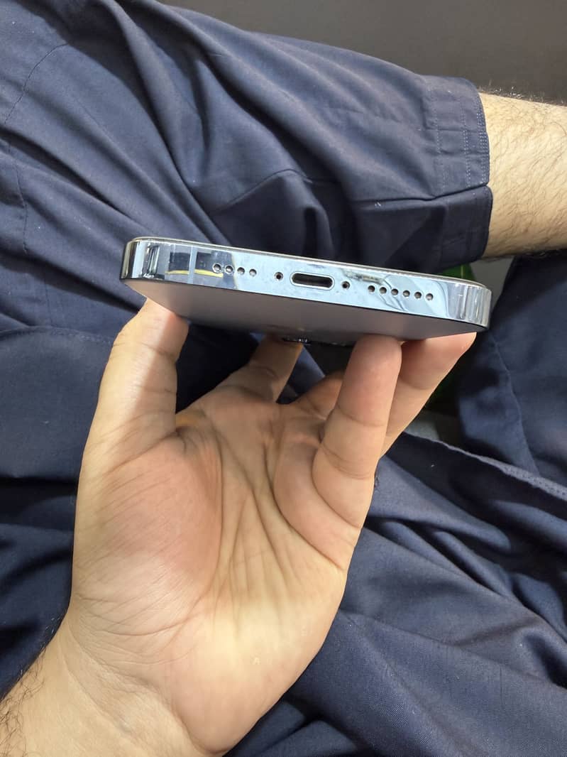 Apple iPhone 13 Pro Max 4