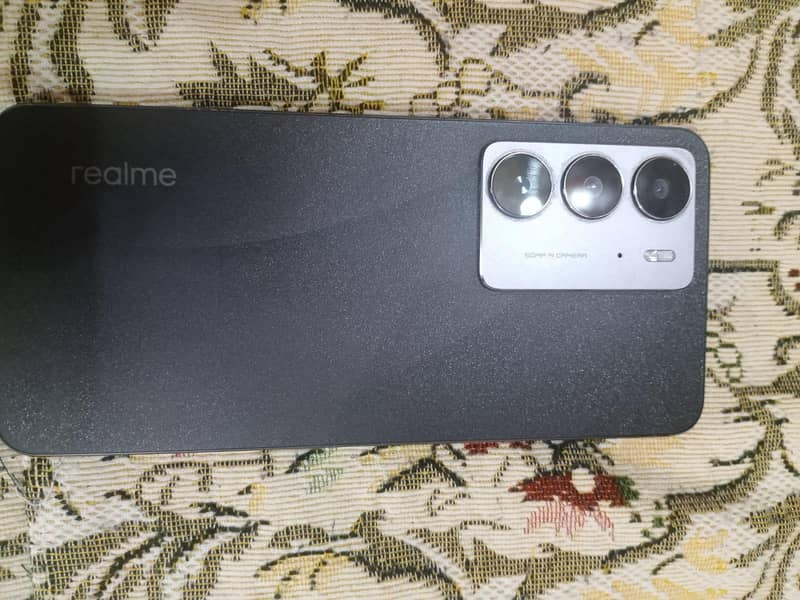 Realme C75 1