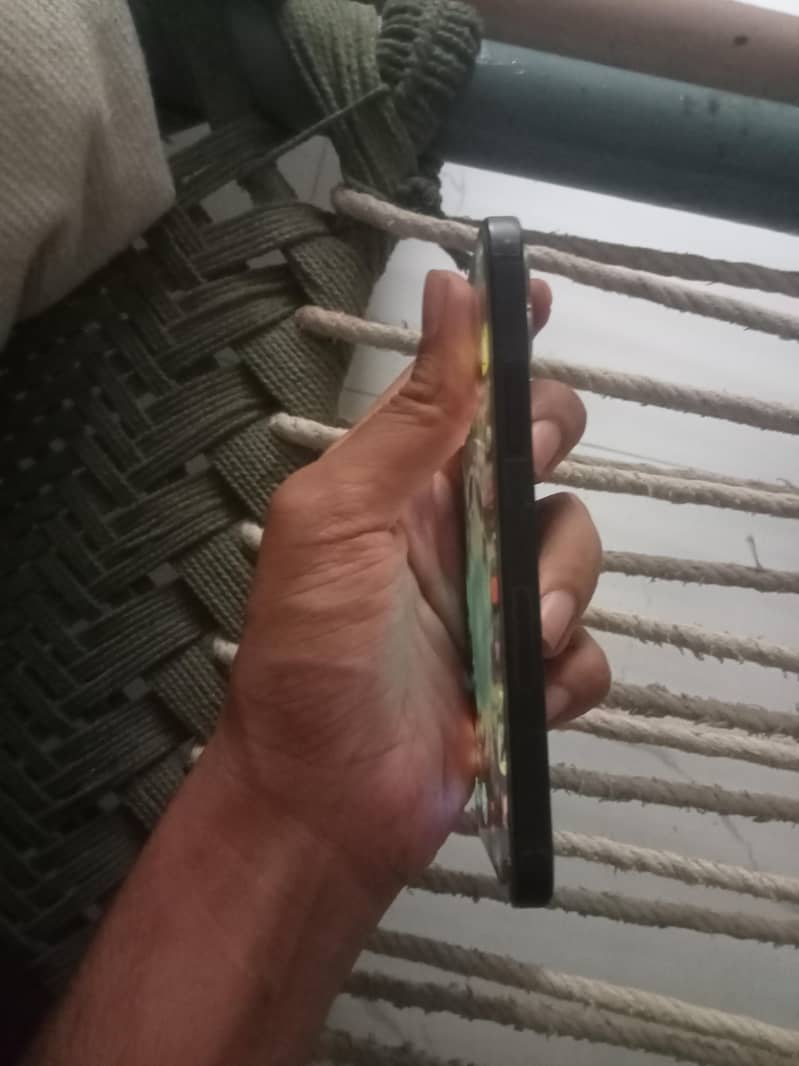 Apple iPhone 12 6