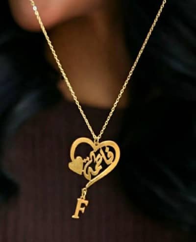 apne name ki jewellery customize karwayein
