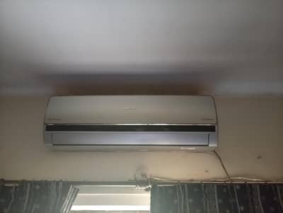 Orient 1.5 ton inverter ac in fully working condition, for sale