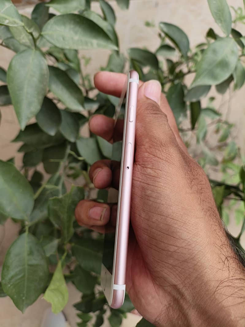 IPHONE 7 4