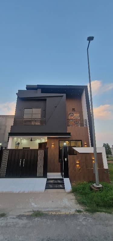 Prime Location House For Sale In Rs. 18000000