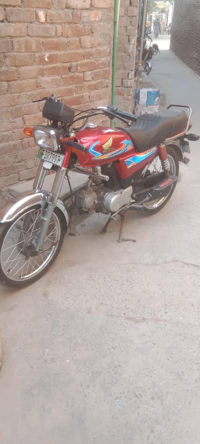 condition bilkul new ha sb Kuch new dala halat bilkul thk ha
