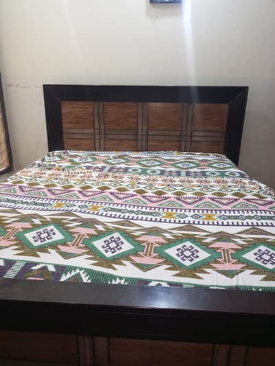 king size bed with mattres.