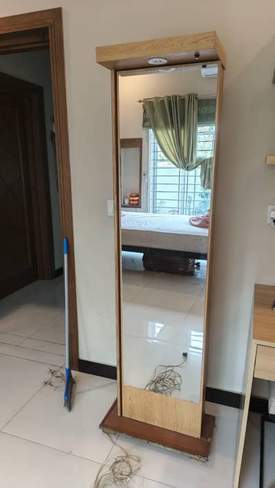 standing dressing mirror