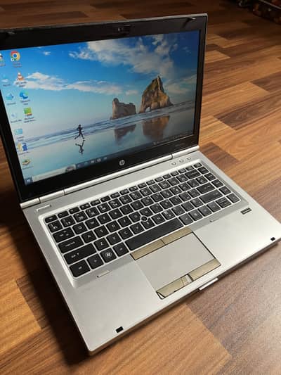 i 3.3rd generation 2520m. | 8gb ram ddr3. | 256gb sata SSD gen3