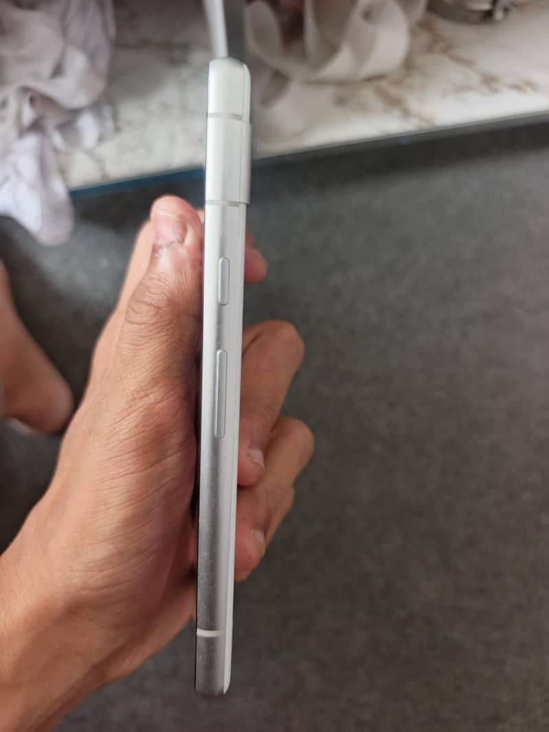 Google Pixel 7a 5