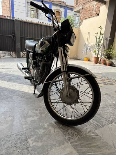 Honda 125 black