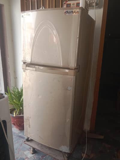 Dawlance fridge Medium size 9170 Model