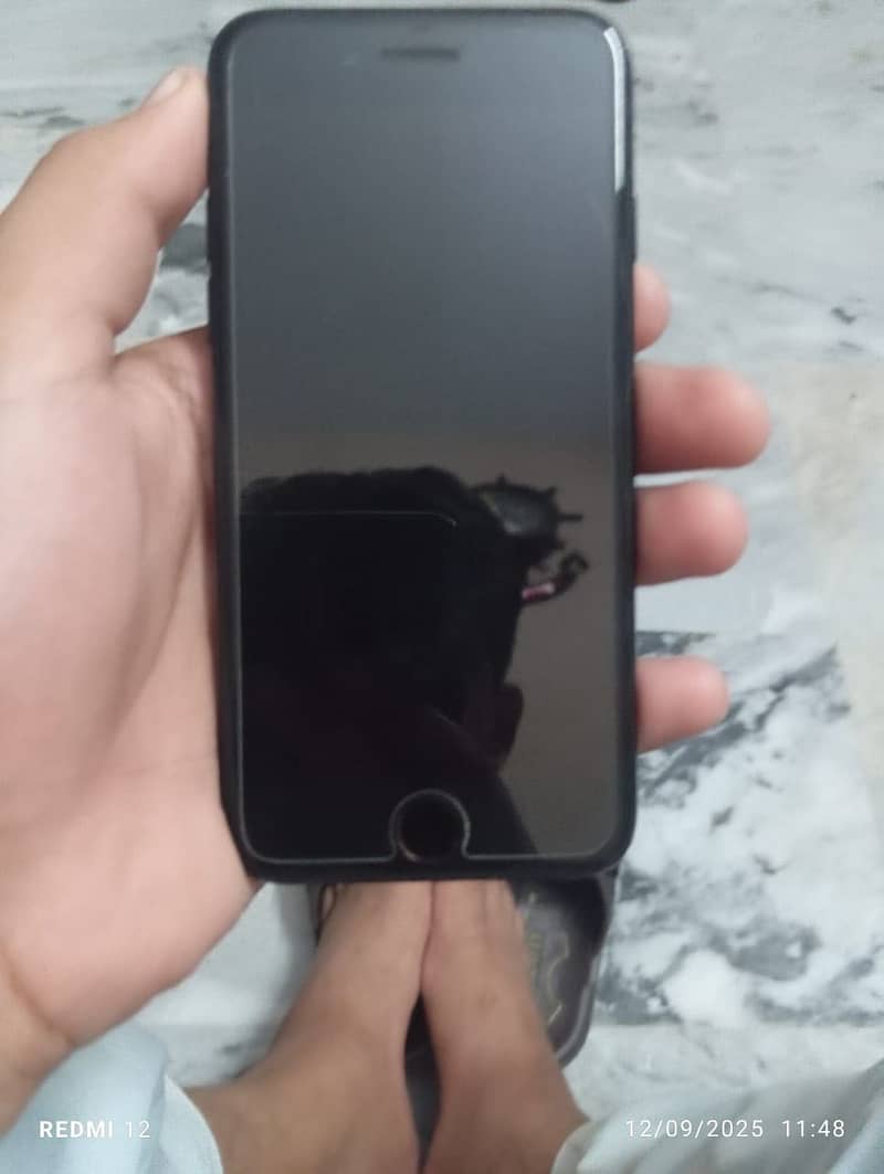 Apple iPhone 7 0