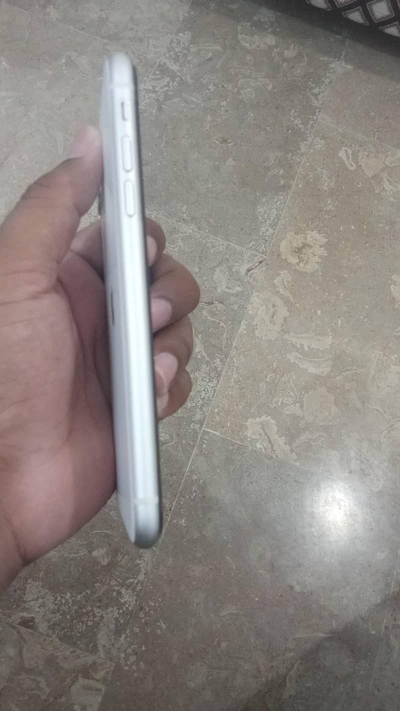 Apple iPhone 11 0