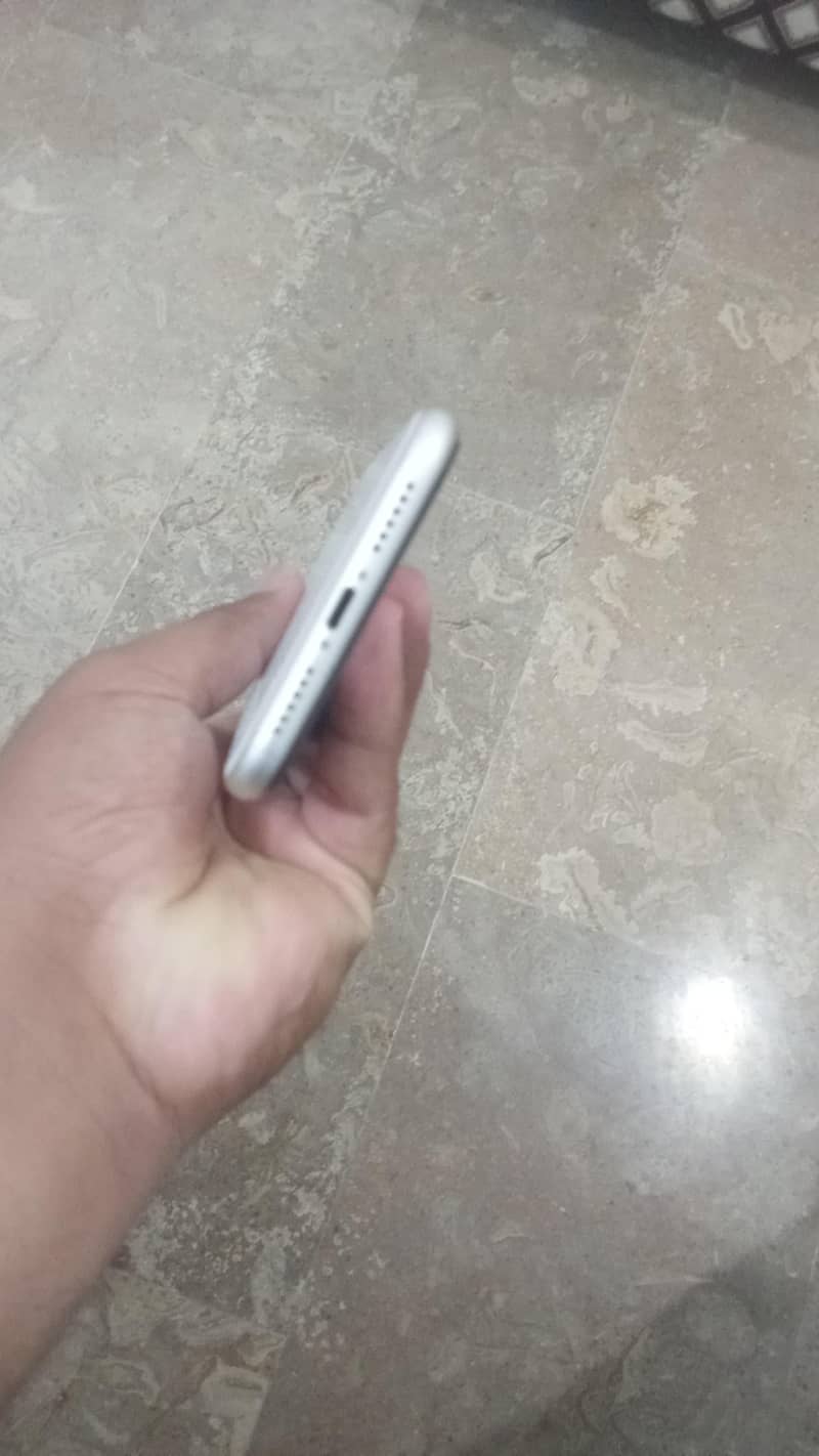 Apple iPhone 11 3