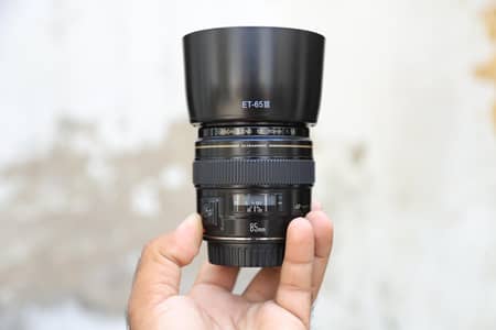 Canon Eos 85mm f1.8 USM lens original Hood Front back caps & Filter