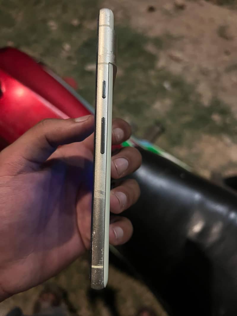 Google Pixel 7 4