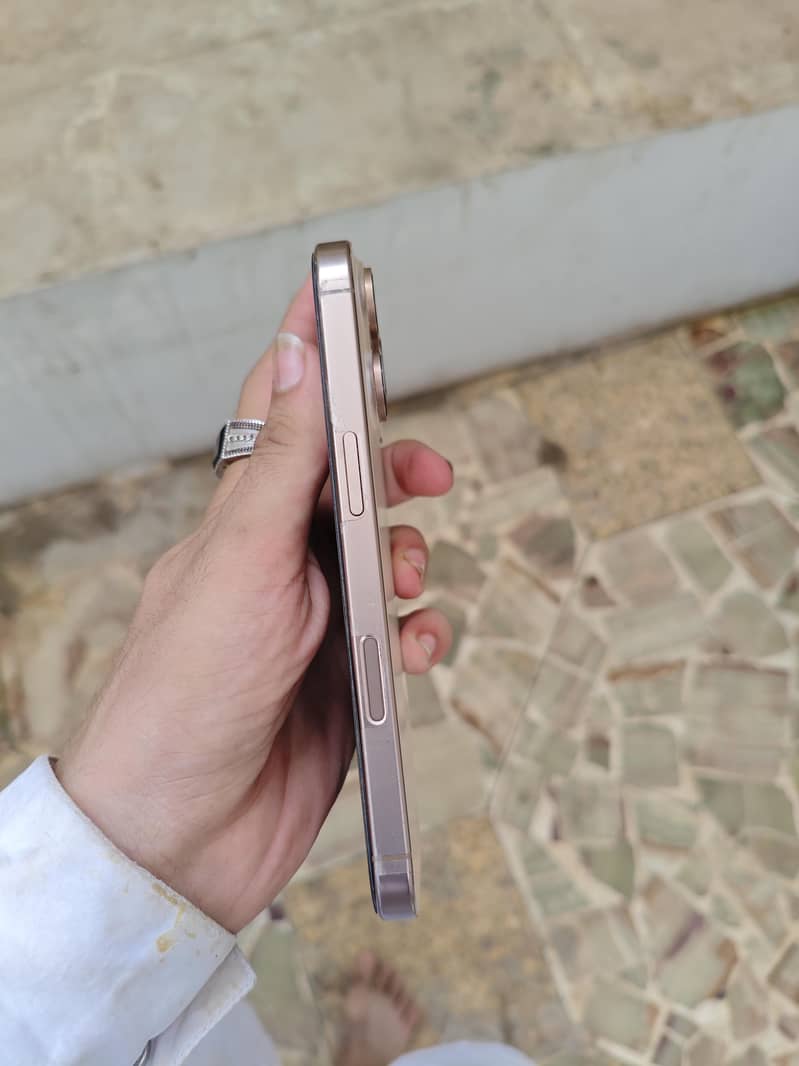 iphone 16 pro 2