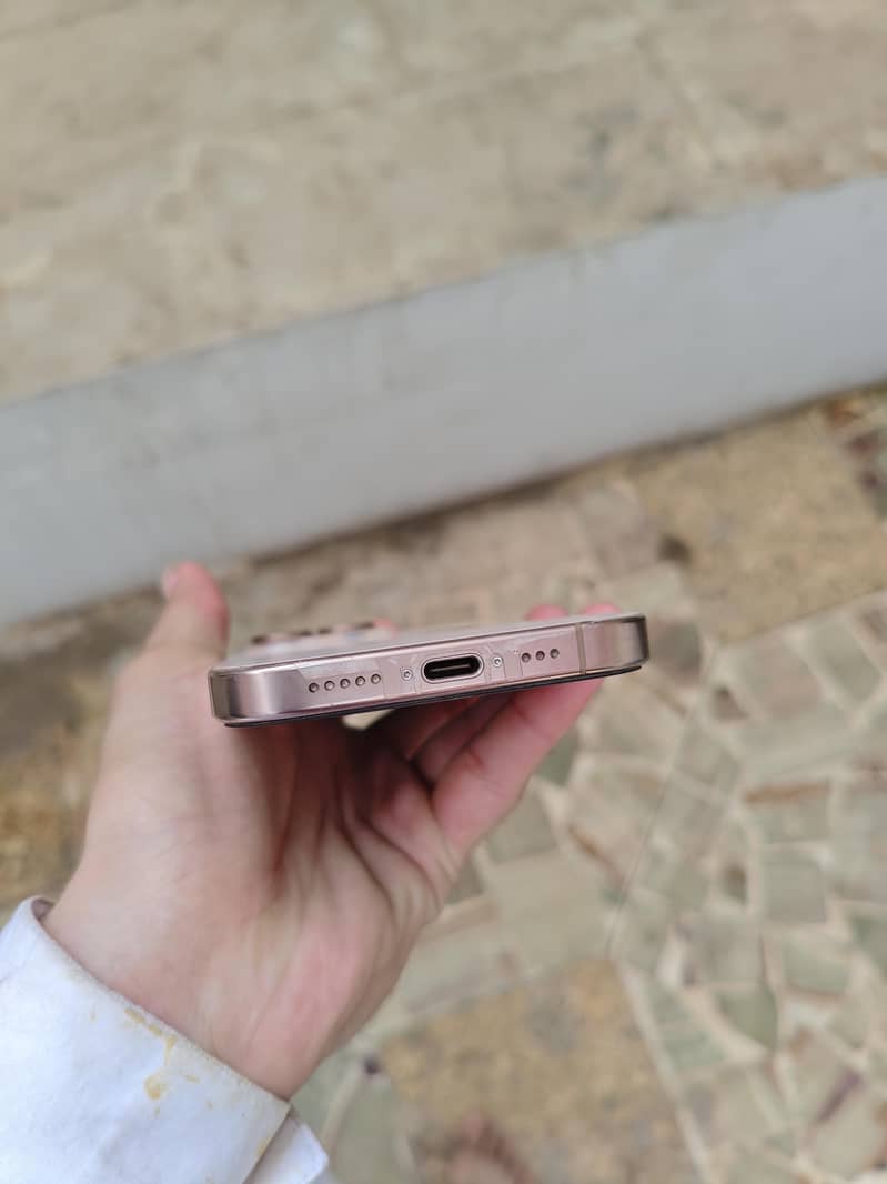 iphone 16 pro 4
