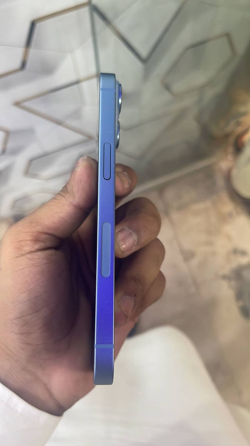 Apple iPhone 14 4