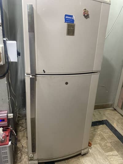 Dawlance fridge Medium size