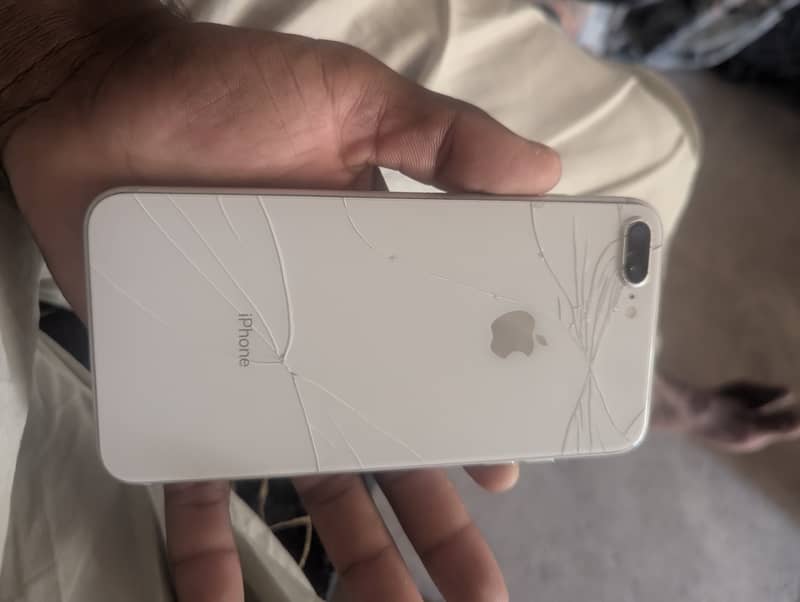 Apple iPhone 8 Plus 0